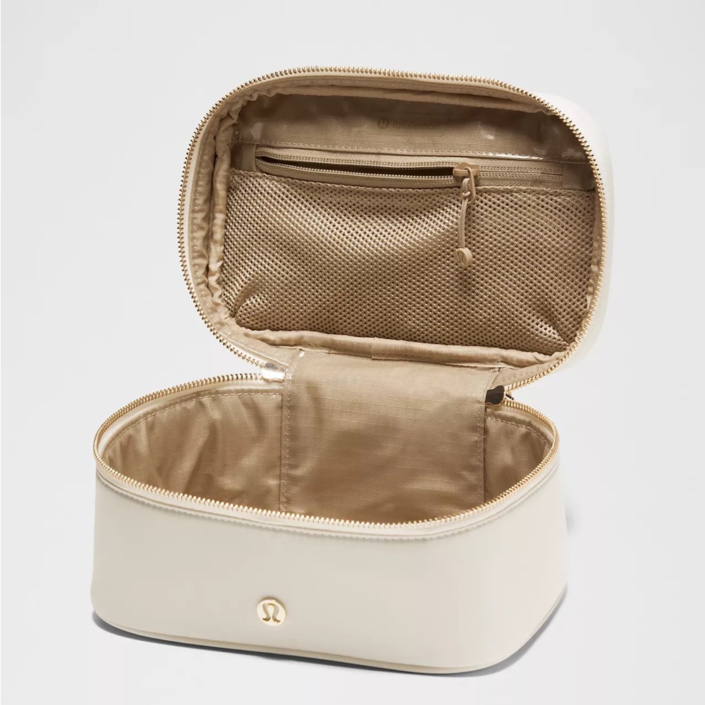 Lululemon Travel Toiletry Bag 3.5L- Light Ivory/Sheer Oak - Picture 11 of 11
